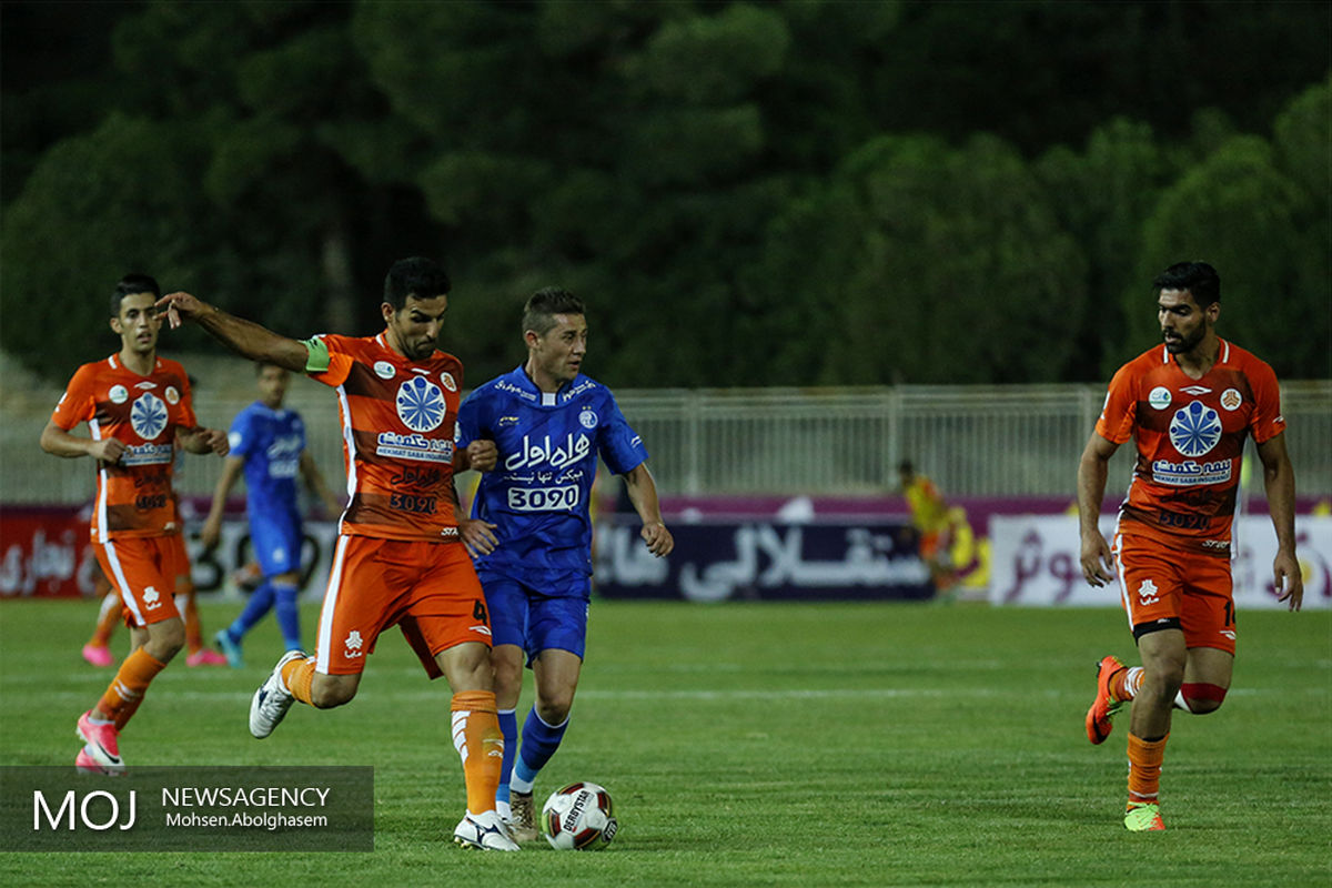 دیدار تیم‌های فوتبال سایپا و استقلال تهران