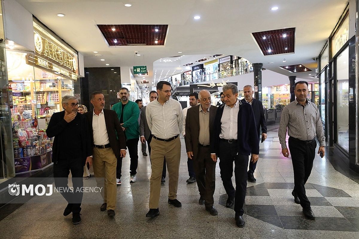 بازدید مدیرعامل منطقه آزاد کیش از بازارها