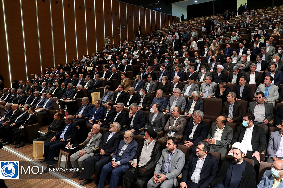 تجلیل از استادان و دانشجویان نمونه کشوری