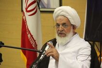 دانشگاه از سطحی نگری پرهیز کند و بر اساس نیاز جامعه آموزش دهد