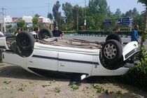 واژگونی پژو پارس با 5 مصدوم  در فریدن