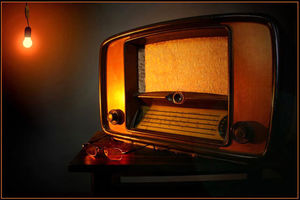 پخش زنده شبکه‌های رادیو از مرقد امام (ره)