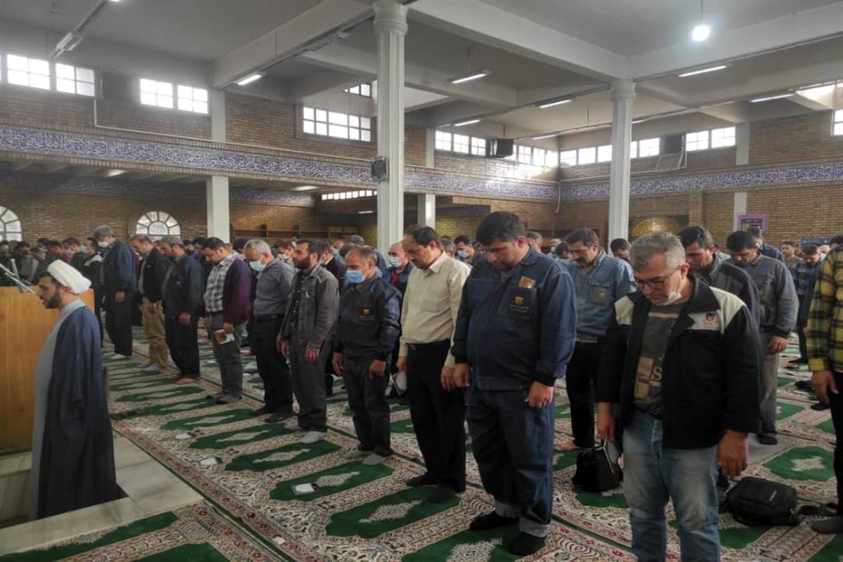 نماز عید سعید فطر در ذوب آهن اصفهان