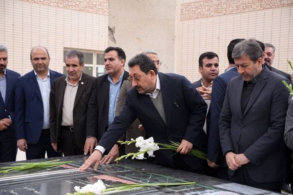 وزیر صنعت، معدن و تجارت وارد کاشان شد