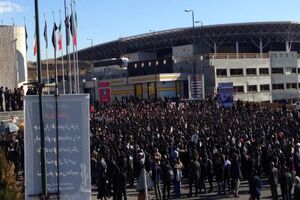 تجمع اعتراضی دانشجویان به واژگونی اتوبوس دانشگاه آزاد