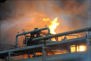 پتروشیمی آبادان دچار آتش سوزی شد