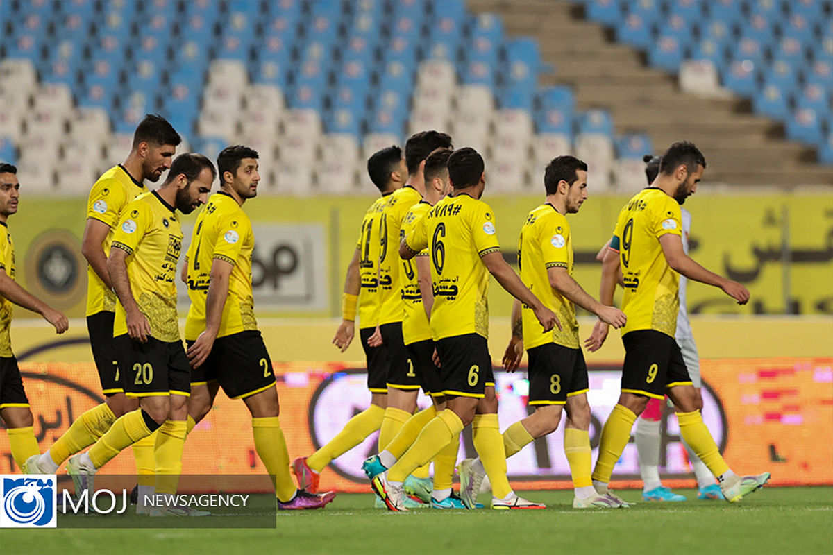  دیدار تیم‌ های فوتبال سپاهان و شهر خودرو