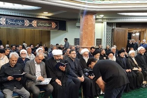 مراسم بزرگداشت رهبر شهید انقلاب در حسینیه شماره ۲ جماران برگزار شد