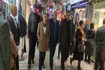  بازدید شبانه رئیس شورای اسلامی از اجرای پروژه کف‌پوش بازار رشت+تصاویر