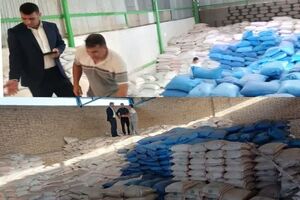 انبار محصولات پتروشیمی احتکار شده در اندیمشک شناسایی شد 