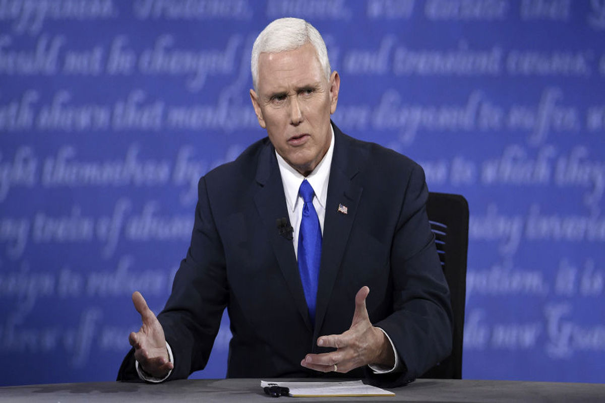 مایک پنس و آیپک