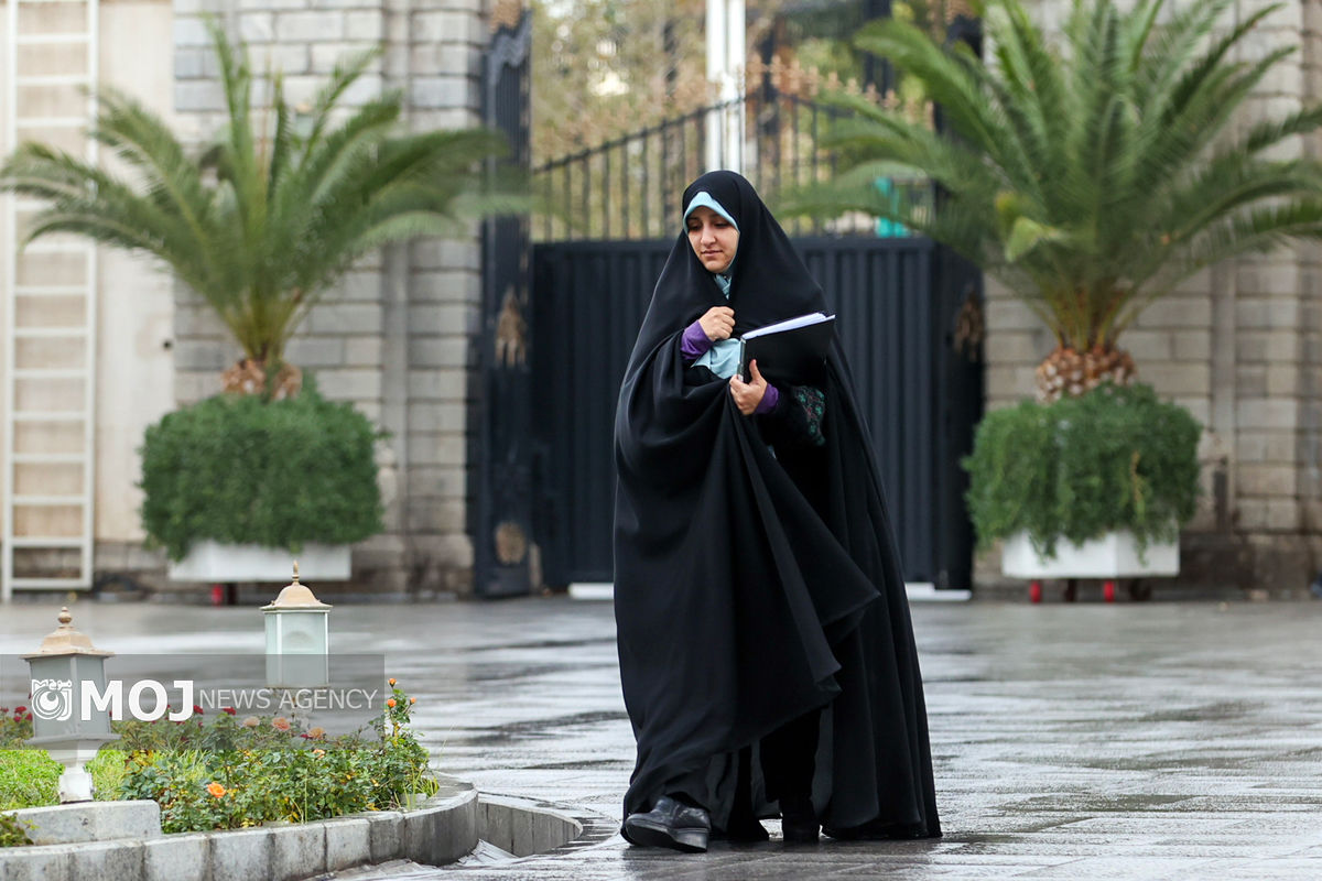 زهرا بهروزآذر