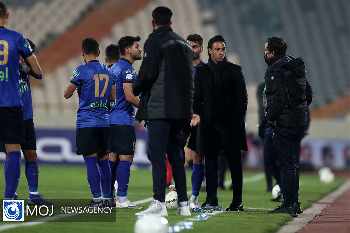 دیدار تیم های فوتبال استقلال تهران و فولاد خوزستان