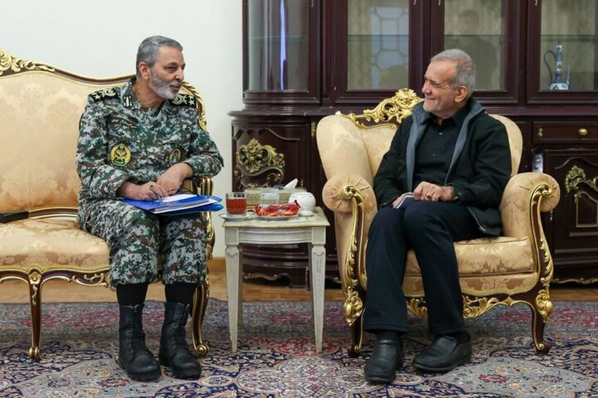 مسعود پزشکیان و فرمانده کل ارتش
