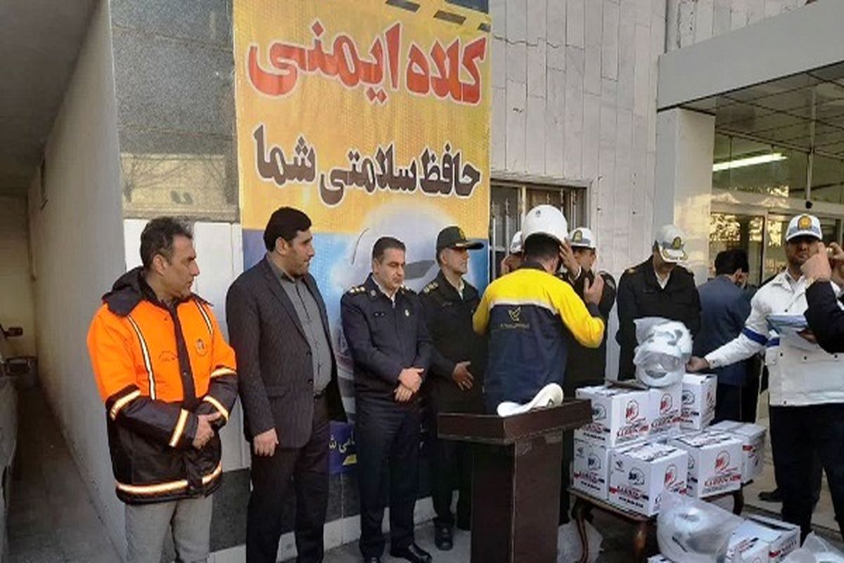 توزیع کلاه ایمنی رایگان به موتورسواران در سوادکوه