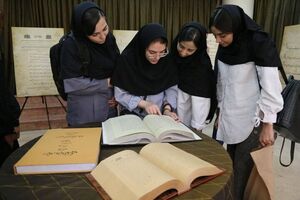 اسناد حاکمیت ایران بر خلیج فارس در دانشگاه الزهرا به نمایش در آمد
