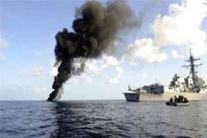 شناور جنگی ائتلاف عربی در جنوب غرب یمن هدف موشک قرار گر فت