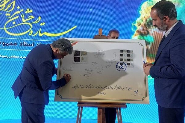 نخستین رونمایی از تابلوی «شکوه پرواز» اثر مرحوم فرشچیان انجام شد