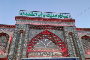 درهای حرم مطهر حضرت اباعبدالله الحسین با ورد پیکر رهبر شهید بسته شد