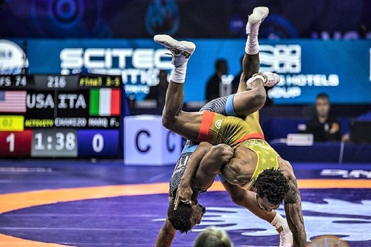 آزاد و فرنگی کاران برتر جام پلیکونه