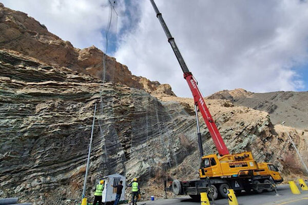 آغاز عملیات ارتقاء ایمنی و تثبیت ترانشه‌های ریزشی در محور کرج - کندوان