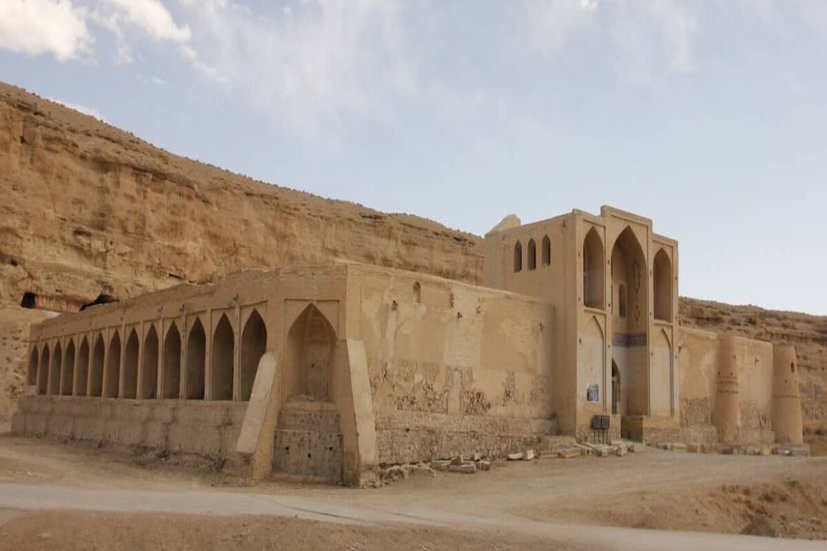 کاروانسرای ایزدخواست 