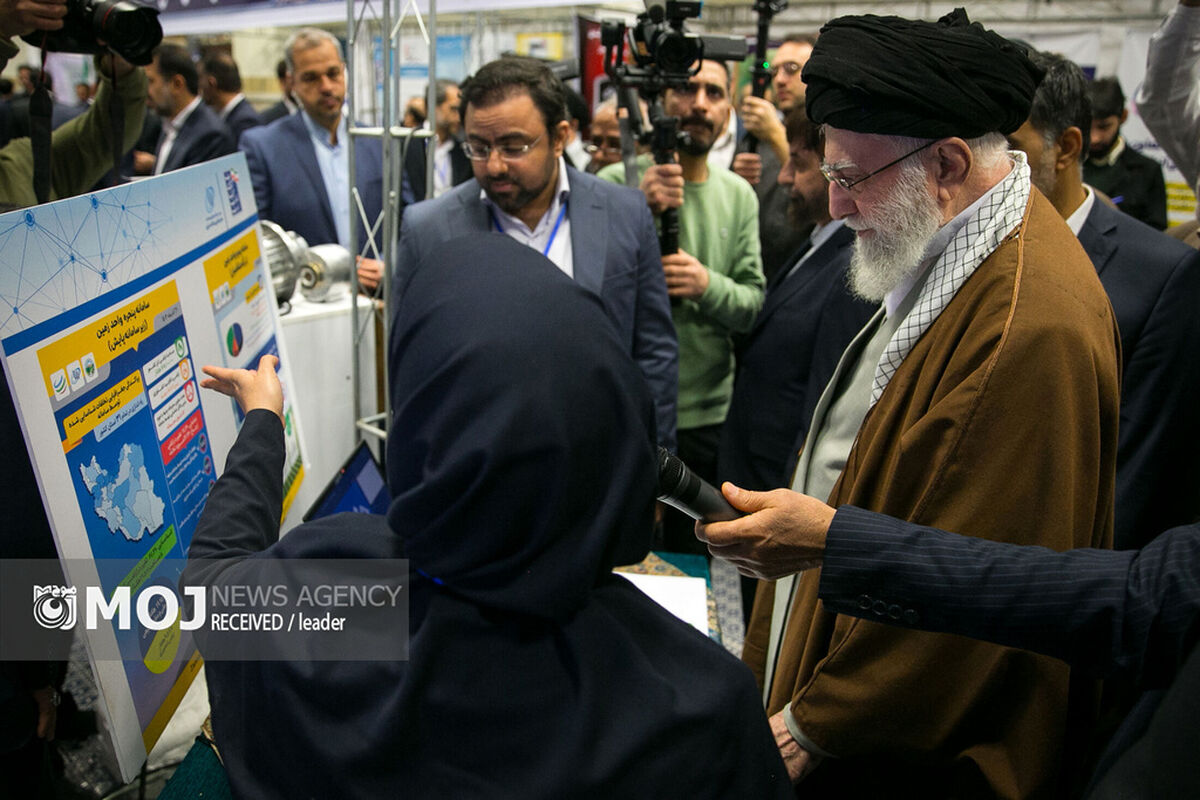 بازدید رهبر انقلاب از نمایشگاه دستاوردها و توانمندی‌های بخش خصوصی