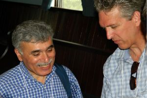 بررسی کتاب بلک بری هملت و پیام اختصاصی نویسنده آمریکایی آن به کافه هنر رادیو ایران+ویدئو