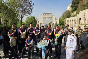 بازگشت ۹ تن از دریادلان ناوچه دنا به شیراز