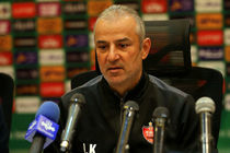  وقتی بازیکن جوان را بازی می‌دهید باید همه پشتیبان باشند