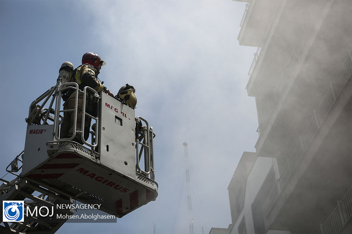 آتش سوزی ساختمان کوه نور در خیابان طالقانی