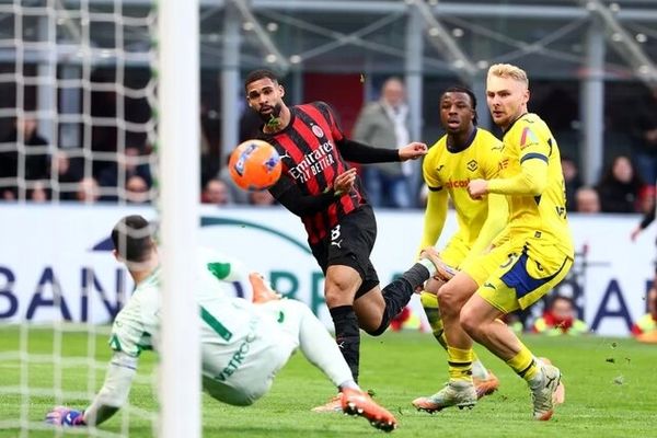 تداوم فشار میلان بر صدرنشین سری آ