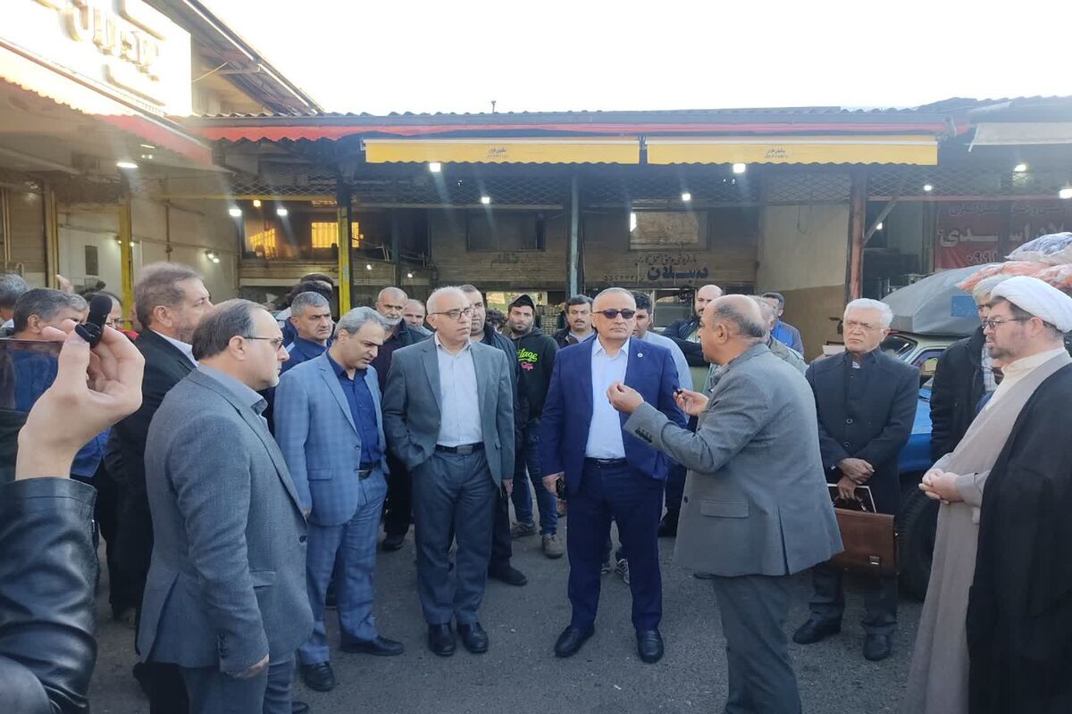 دبیر اتحادیه میدان میوه و تره بار در رشت از میدان ولیعصر(عج)