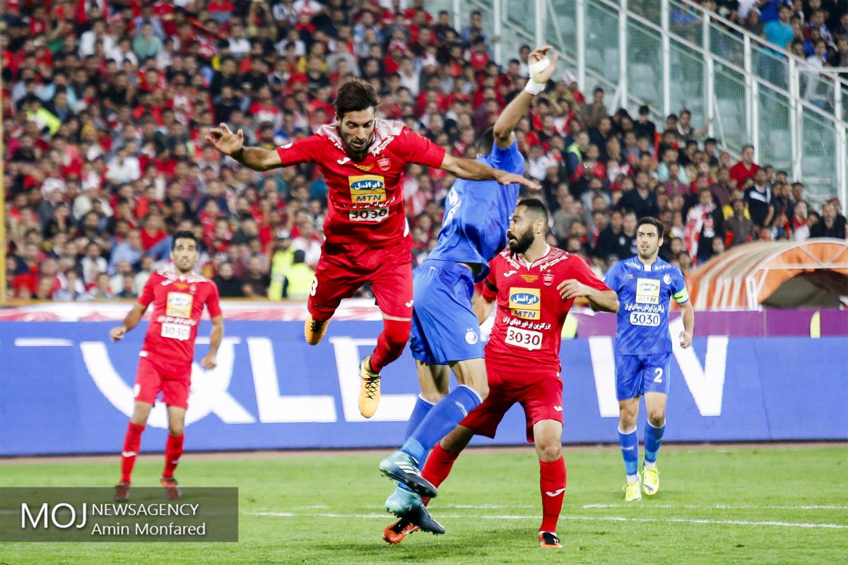 دیدار تیم های فوتبال استقلال و پرسپولیس