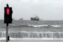 شرایط جوی دریایی اسکله‌های شیب دراز و کندالو را تعطیل کرد/ مردم در اسکله ها تجمع نکنند