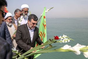 محل شهادت شهدای پرواز 655 در خلیج فارس گلباران شد