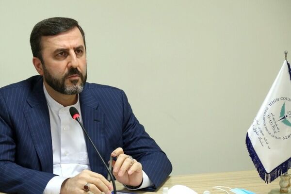 ملت ایران در برابر تحمیل و تهدید محکم‌تر می‌ایستد