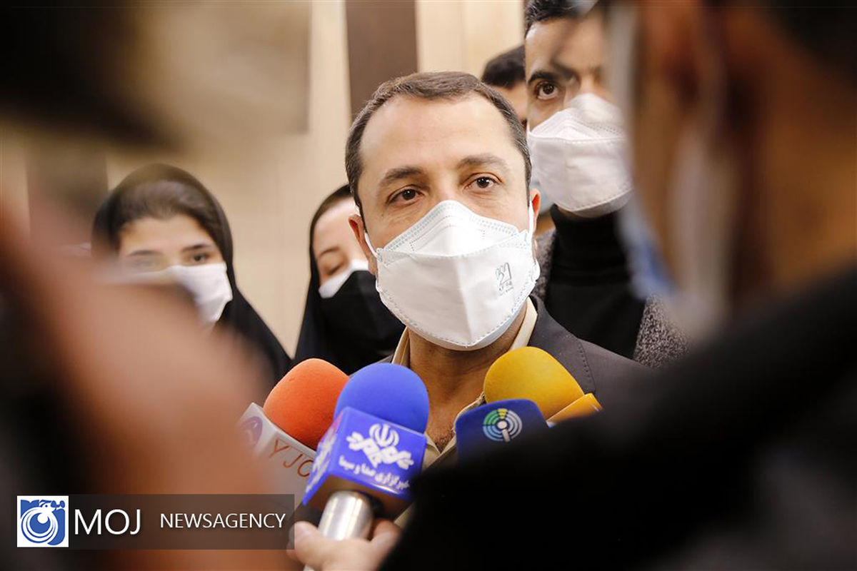 بازدید رییس کل بانک مرکزی از صرافی‌ های میدان فردوسی