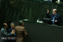 آقای وزیر باید پاسخگوی نابسامانی در بانک ها باشید؟