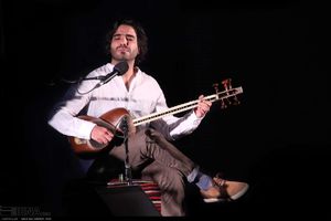 علی قمصری پیام همدلی و امید برای تهران می‌نوازد