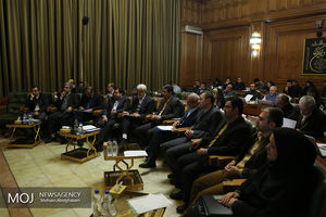 جدال لفظی نائب رئیس شورا و خزانه دار بر سر شیوه رای گیری