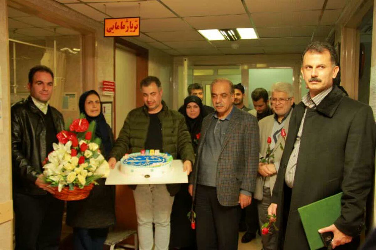 اهدای تندیس روز رشت به نوزاد متولد شده