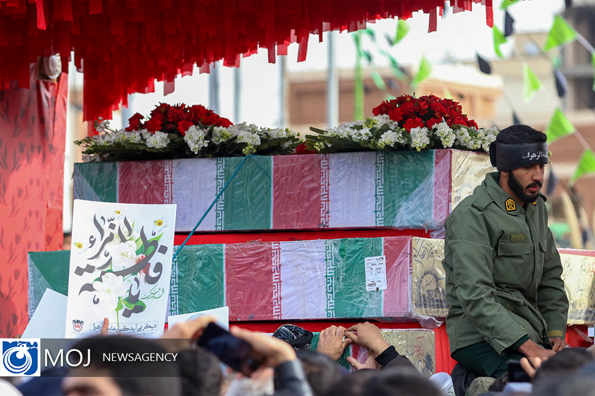 تشییع پیکر شهید گمنام دفاع مقدس در اصفهان 