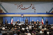 جمعی از مسئولان نظام و سفرای کشورهای اسلامی با آیت الله خامنه‌ای دیدار می‌کنند