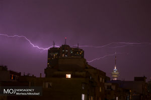 نیمه شمال غرب و تا شمال شرق کشور امروز رگبار و رعد و برق خواهند داشت