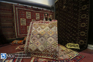 فرش دستباف و تولیدکنندگان حال خوبی ندارند / خودتحریمی‌ها دست پای فرش را بسته‌اند