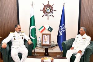تاکید فرماندهان نیروی دریایی ایران و پاکستان بر گشایش روزنه‌های جدید همکاری 