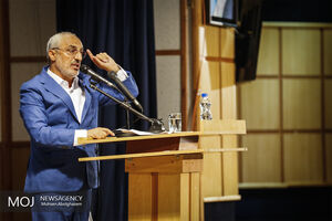 فرهاد رهبر اهل چکش نیست