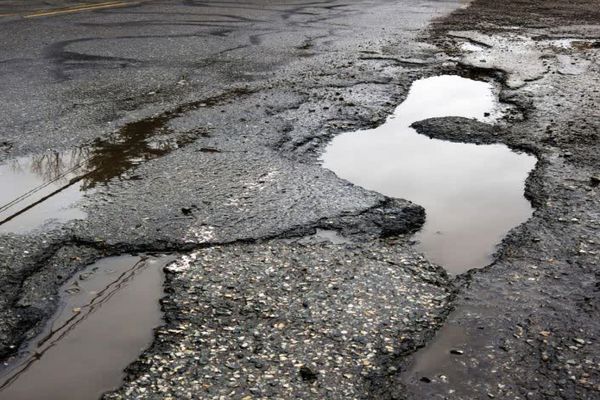 آسفالت‌های فرسوده، ایمنی جاده‌ها و خیابان‌های مازندران را تهدید می‌کند