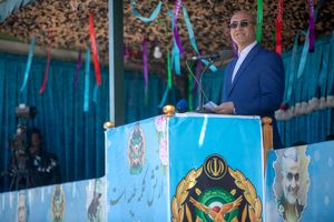 ارتش ستون استوار امنیت و پاسدار عزت ایران اسلامی است